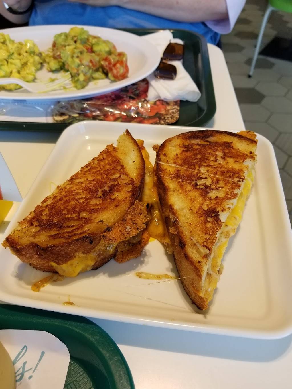 Lemonade | restaurant | 4400 W Riverside Dr, Burbank, CA 91505, USA | 8188413900 OR +1 818-841-3900