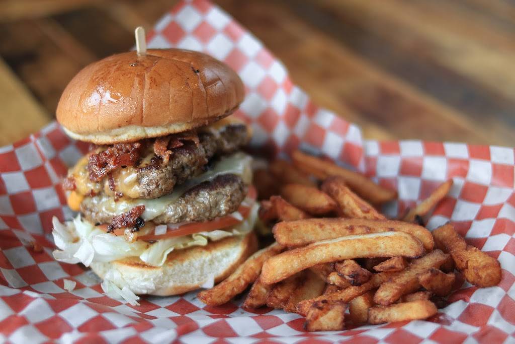 Le Poutine Bar | restaurant | 4750 Boulevard Sainte-Rose, Laval, QC H7R 5S6, Canada | 4503144343 OR +1 450-314-4343