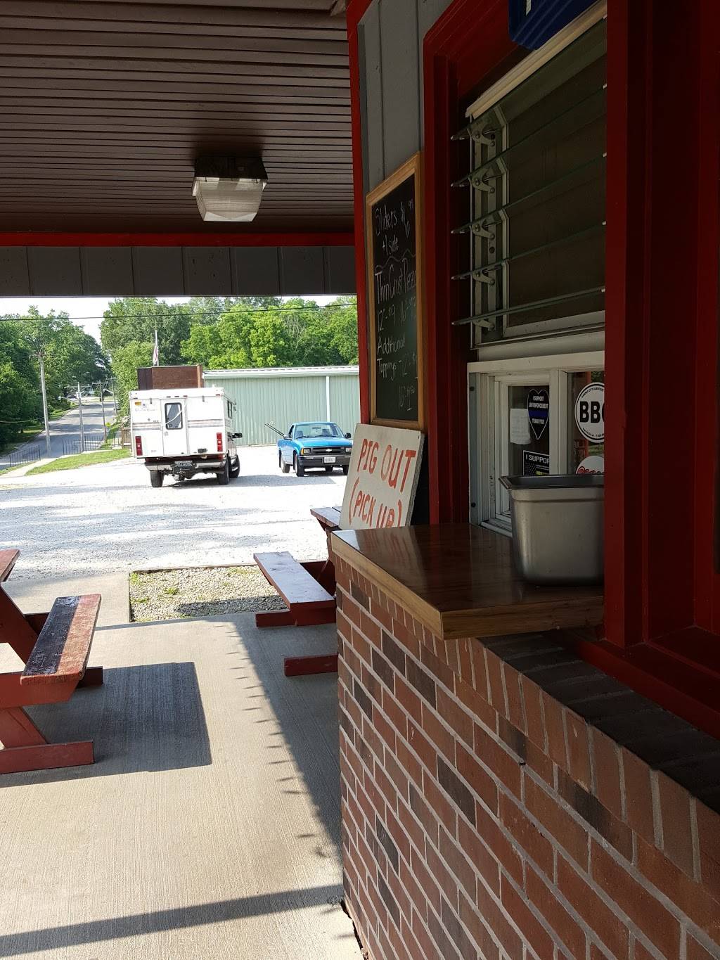 Wheelans Barbecue Shack | restaurant | 491 Fairfax St, Carlyle, IL 62231, USA | 6185942727 OR +1 618-594-2727