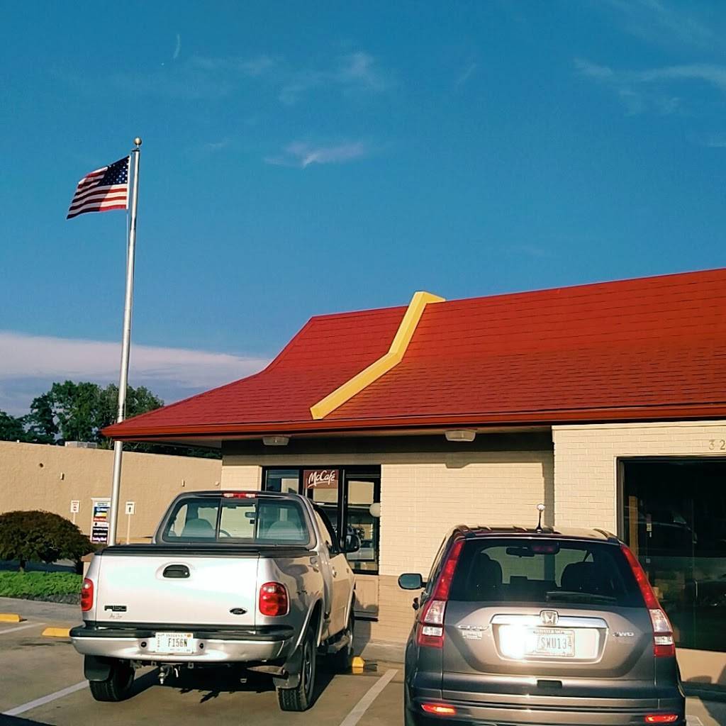 McDonalds | cafe | 320 Cross County Plaza, Batesville, IN 47006, USA | 8129344242 OR +1 812-934-4242