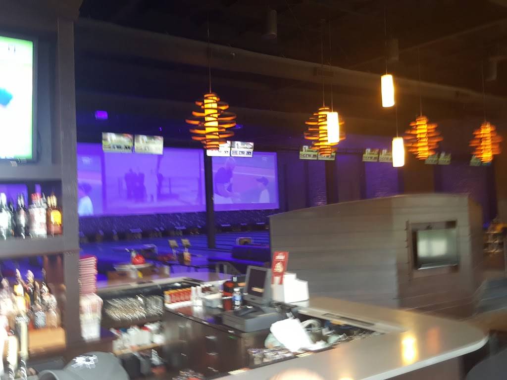 Kingpin Bowlounge | restaurant | 425 Bingemans Centre Dr, Kitchener, ON N2B 3X7, Canada | 5197458888 OR +1 519-745-8888