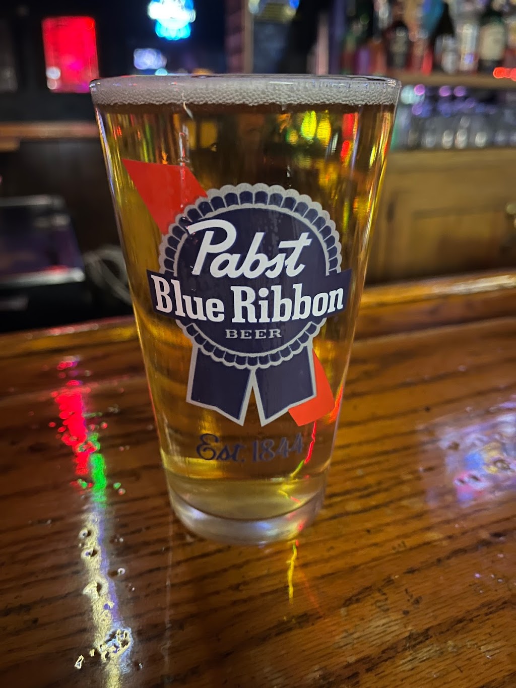 Weekends Tavern | restaurant | 2065 First St, Alamosa, CO 81101, USA | 7195895579 OR +1 719-589-5579