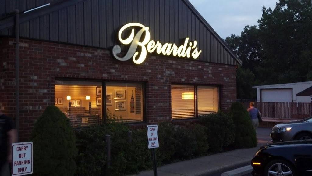 Berardis Family Restaurant | restaurant | 218 Cleveland Rd E, Huron, OH 44839, USA | 4194334123 OR +1 419-433-4123