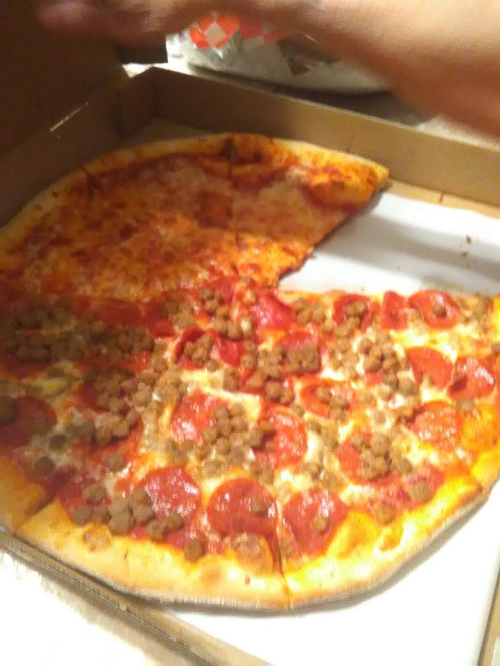 Big Chefs Pizza | restaurant | 10 W Winona Ave, Norwood, PA 19074, USA | 4844946652 OR +1 484-494-6652