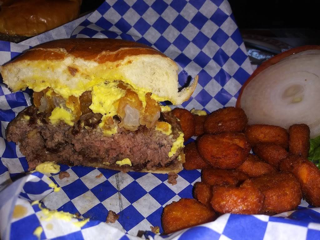 Hollywood Roadhouse | restaurant | 41480 US-45, Antioch, IL 60002, USA | 2247889919 OR +1 224-788-9919