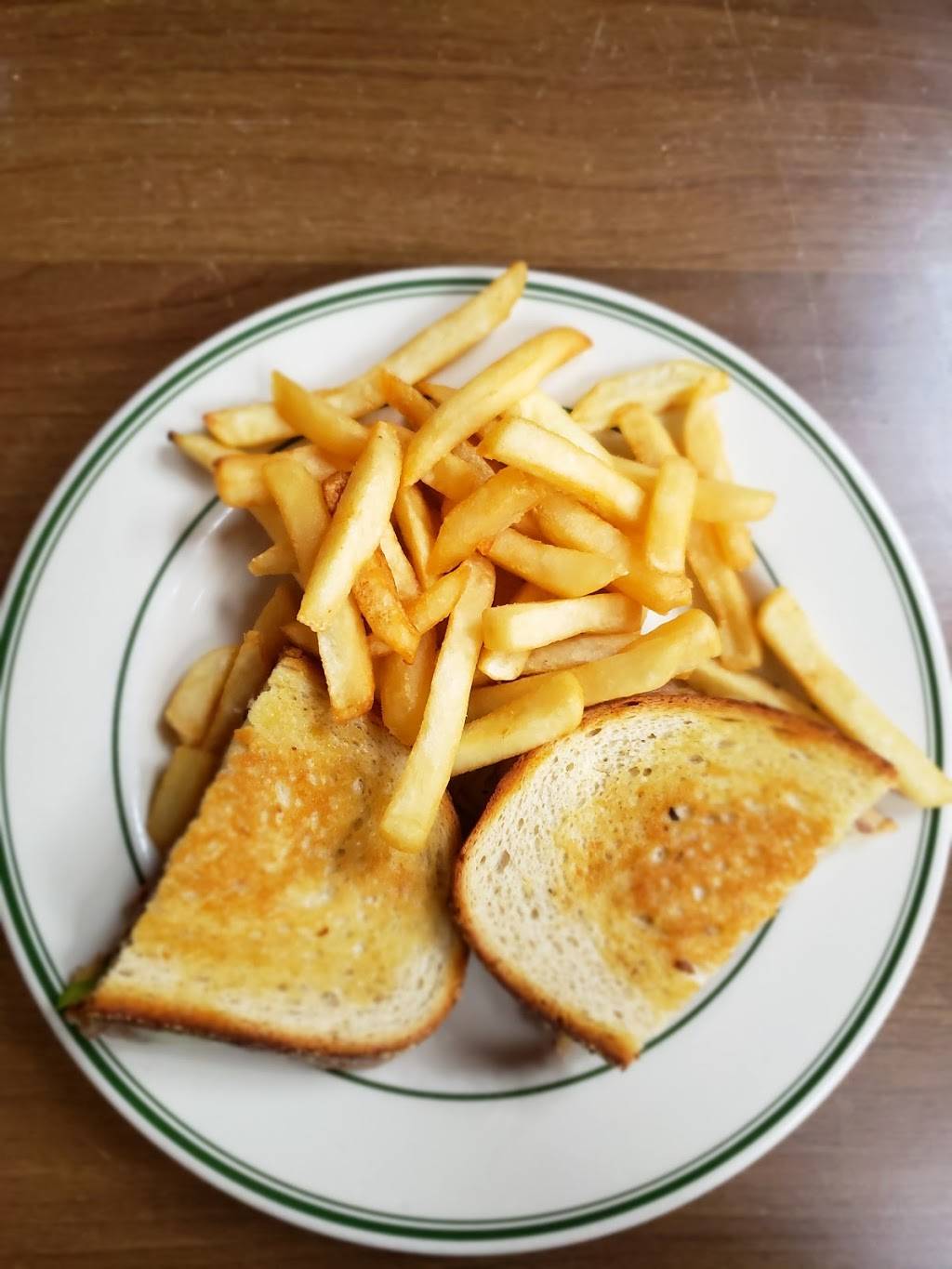 Tinas Place | restaurant | 1002 Flushing Ave, Brooklyn, NY 11206, USA | 7184976890 OR +1 718-497-6890