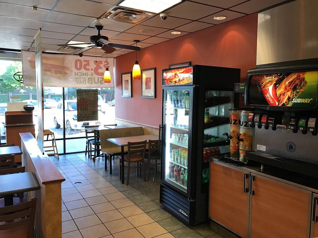 Subway | restaurant | 4040 Bissonnet St, Houston, TX 77005, USA | 7136683774 OR +1 713-668-3774