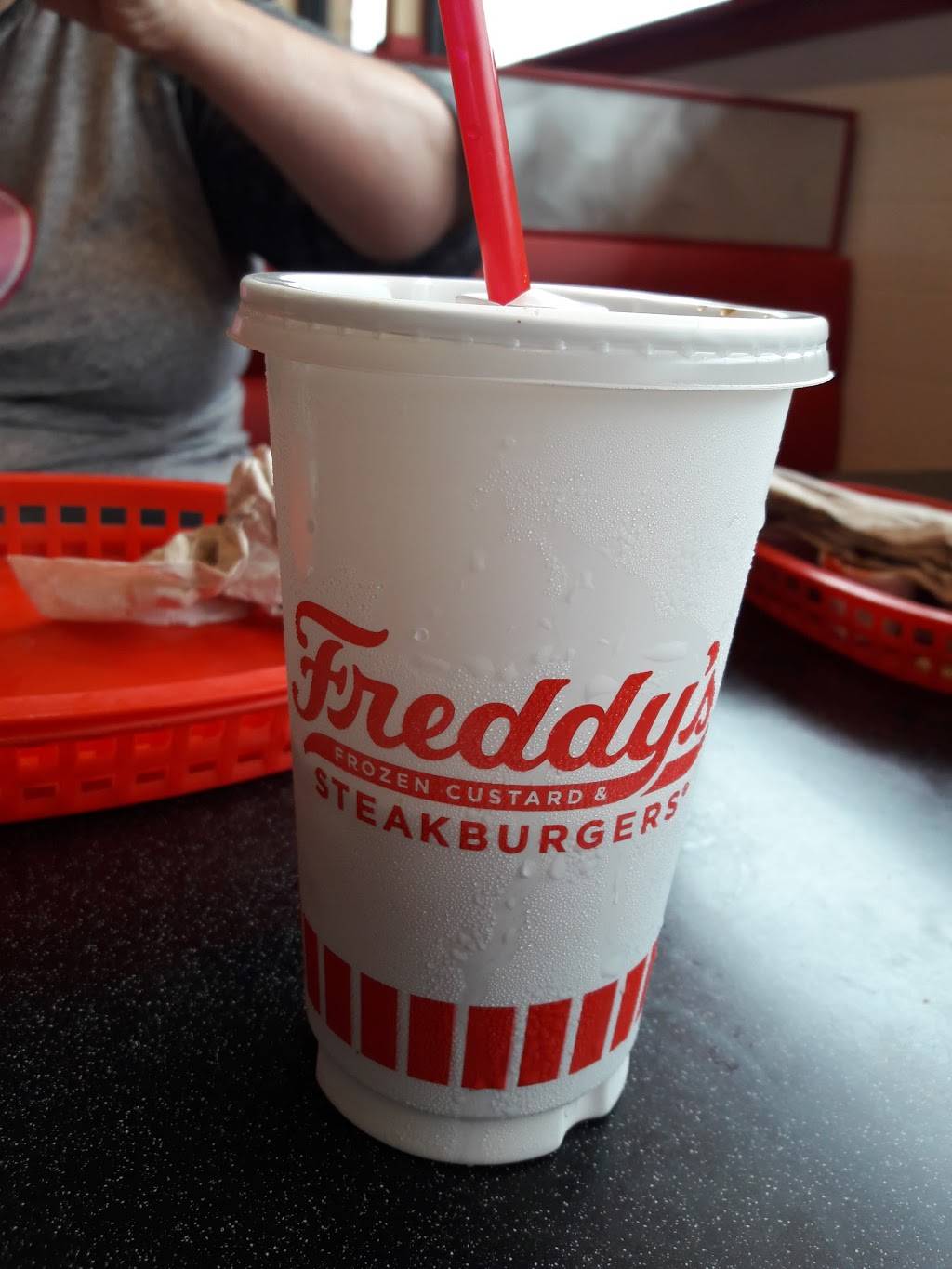Freddys Frozen Custard & Steakburgers | restaurant | 5150 N Oak Trafficway, Kansas City, MO 64118, USA | 8165992626 OR +1 816-599-2626