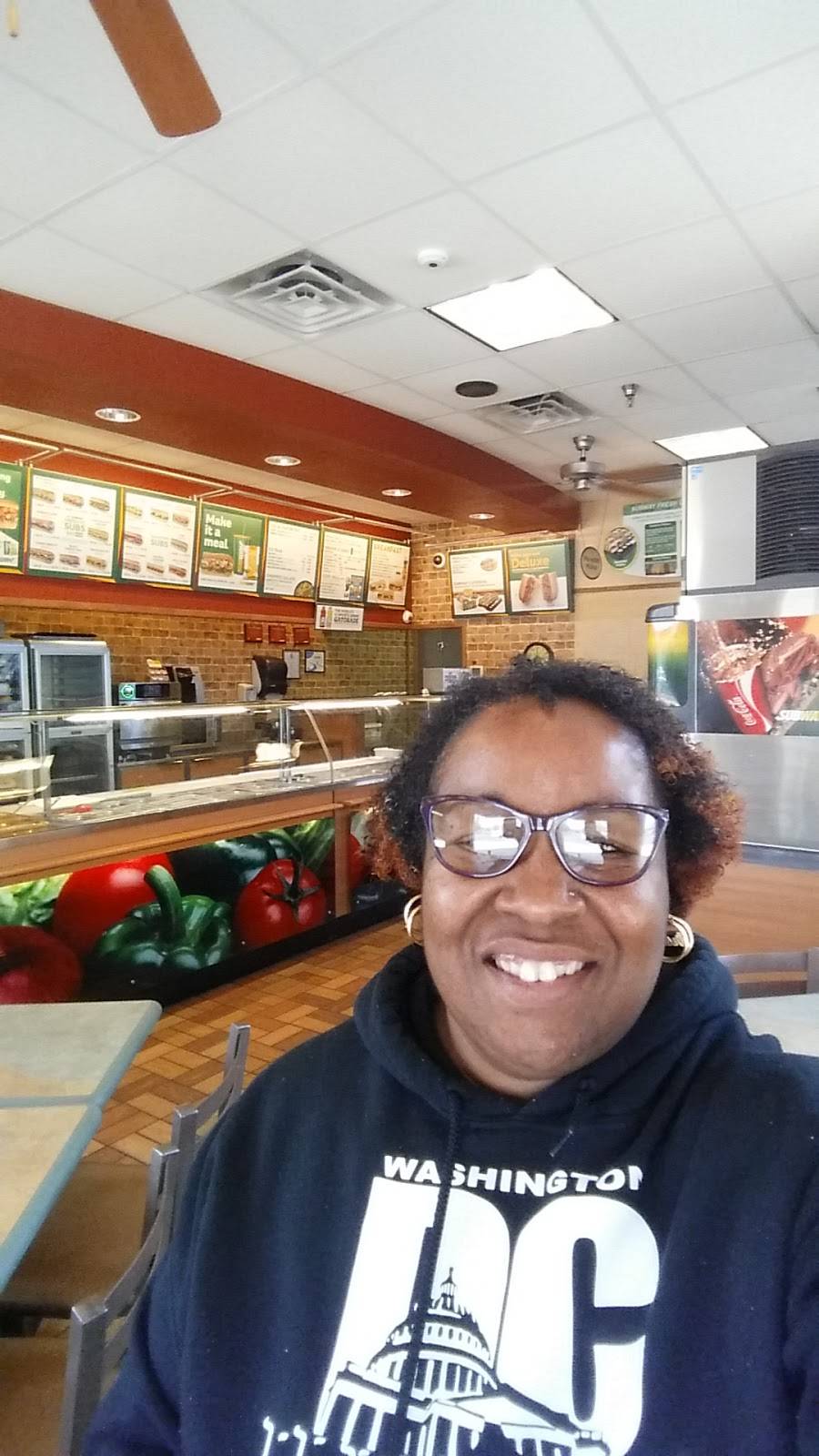 Subway | restaurant | 5005 Victory Blvd, Yorktown, VA 23693, USA | 7578727109 OR +1 757-872-7109