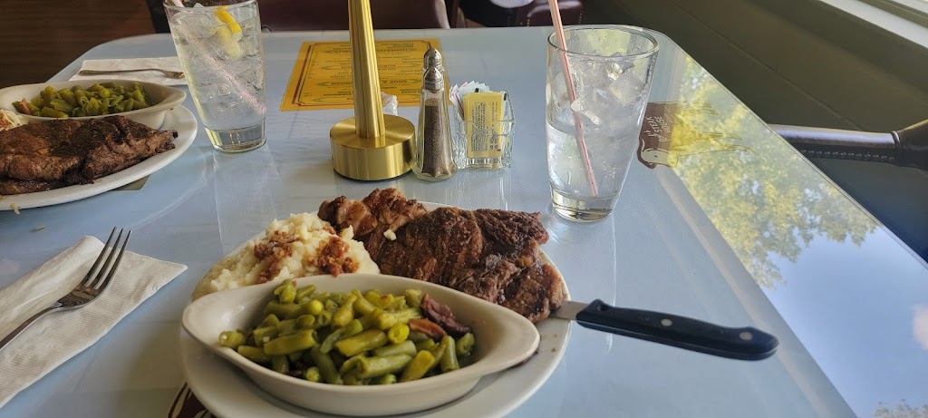 Sugar Creek Country Club | restaurant | 1153 Country Club Rd, Piggott, AR 72454, USA | 8703245055 OR +1 870-324-5055