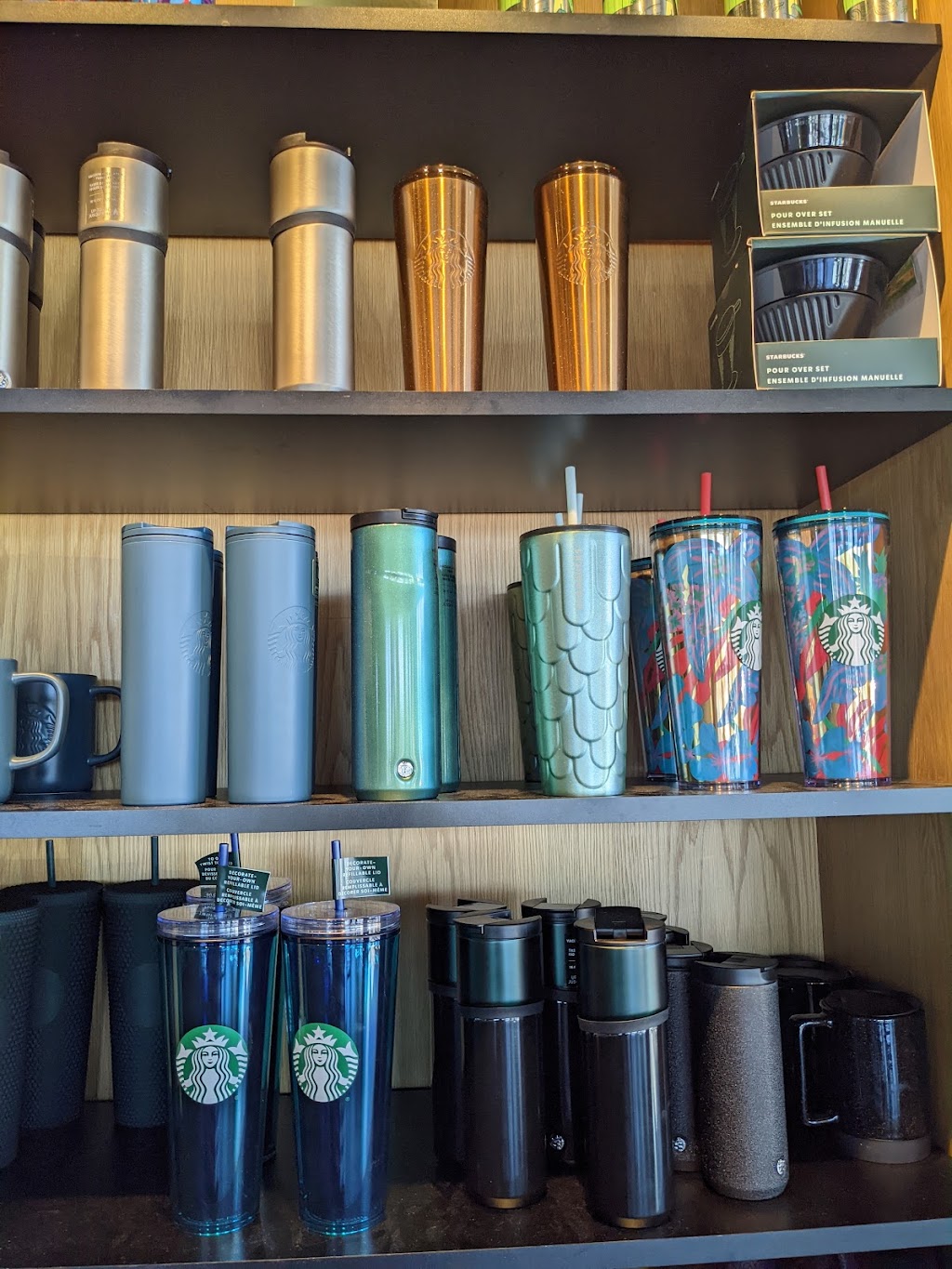 Starbucks | cafe | 42 Rossanley Dr, Medford, OR 97501, USA | 5416303901 OR +1 541-630-3901