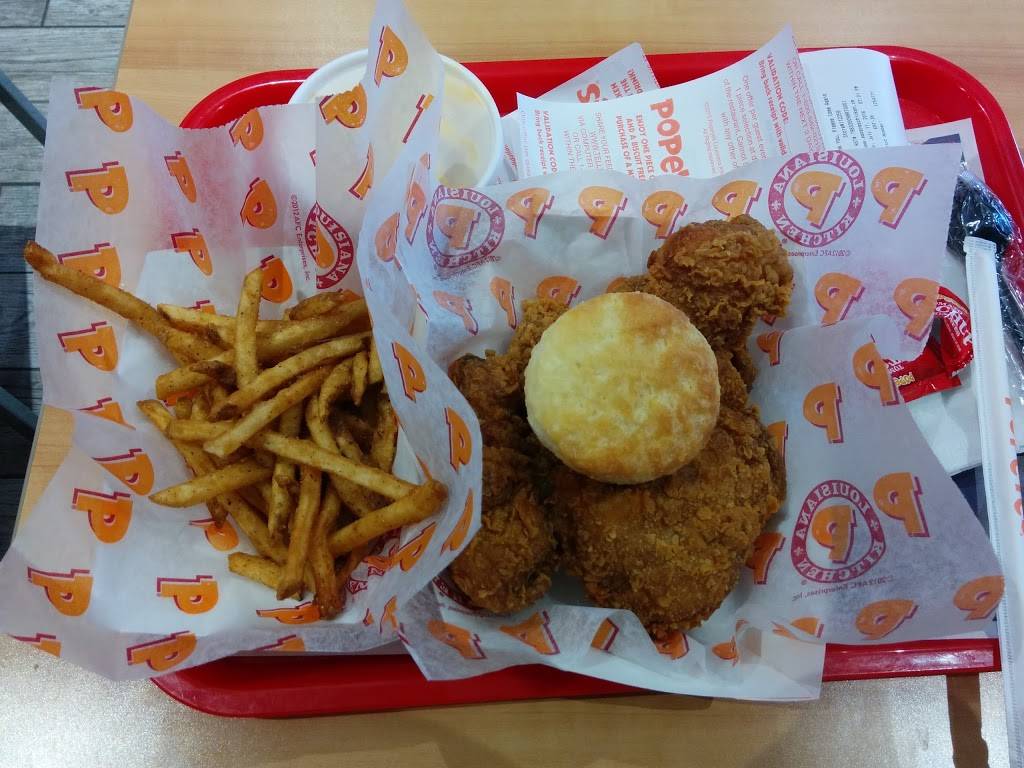 Popeyes | meal takeaway | 1448 Lawrence Ave E, Scarborough, ON M1R 4B7, Canada | 6473486644 OR +1 647-348-6644