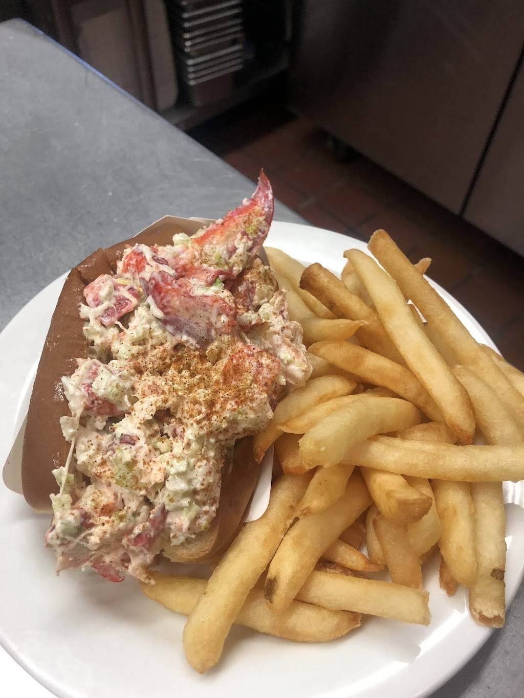 Port Side Restaurant | restaurant | 5627, 321 Great Island Rd, Narragansett, RI 02882, USA | 4017833821 OR +1 401-783-3821