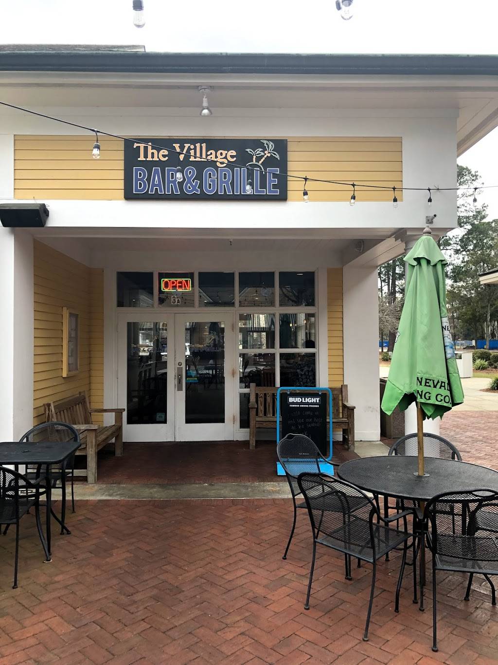 Village Bar & Grille | restaurant | 3 Skidway Village Walk, Savannah, GA 31411, USA | 9125985106 OR +1 912-598-5106