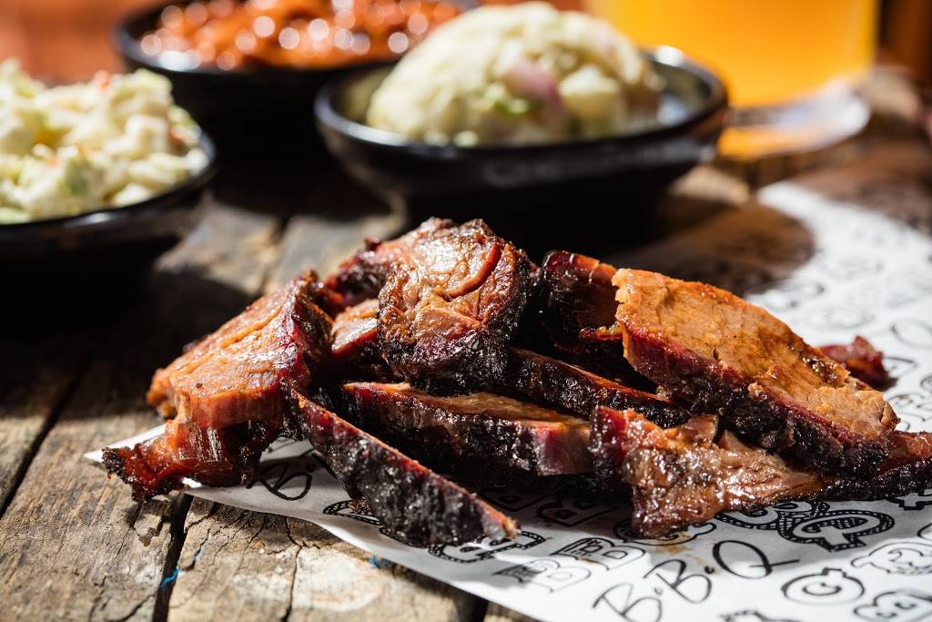 Famous Daves Bar-B-Que | restaurant | 1135 Airway Blvd, El Paso, TX 79925, USA | 9158438400 OR +1 915-843-8400