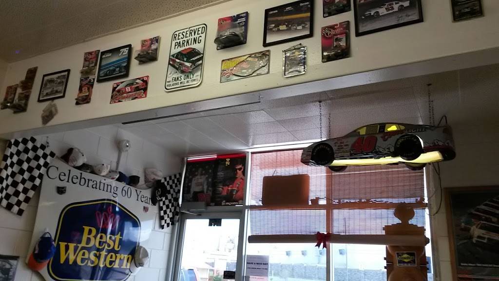 Race Car Diner | restaurant | 25641 Monroe St, Astatula, FL 34705, USA | 3522536940 OR +1 352-253-6940