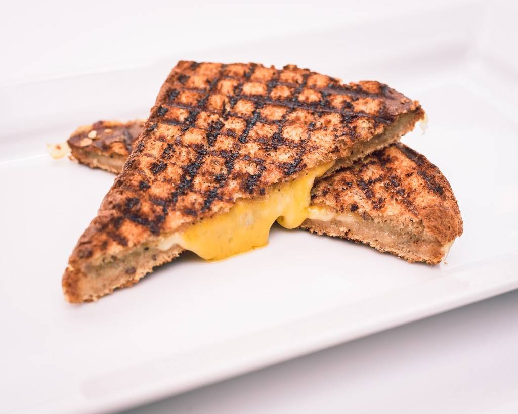 Caroles Cheesecake Counter | restaurant | 2470 Yonge St, Toronto, ON M4P 2H5, Canada | 6472810072 OR +1 647-281-0072