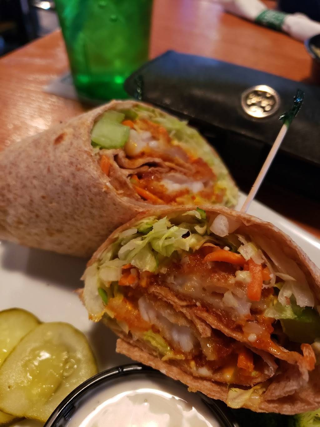 Quaker Steak & Lube | restaurant | 101 Chestnut Ave, Sharon, PA 16146, USA | 7249819464 OR +1 724-981-9464