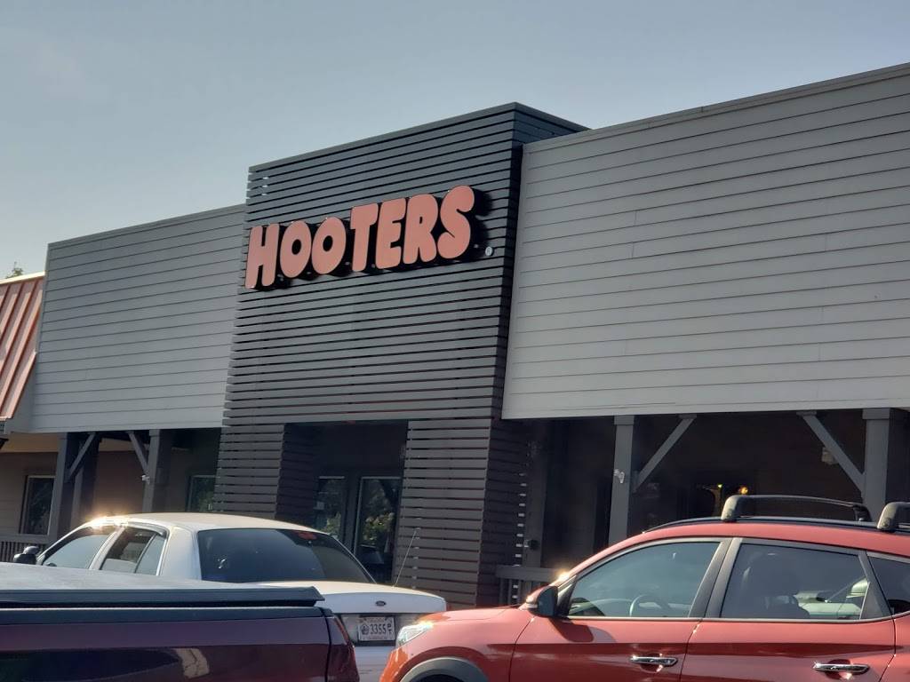 Hooters | restaurant | 10060 Fairfax Blvd, Fairfax, VA 22030, USA | 7033595850 OR +1 703-359-5850