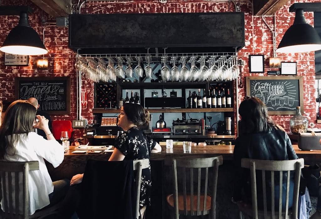 West Wine Bar | restaurant | 67 West St #3, Brooklyn, NY 11222, USA | 9179091087 OR +1 917-909-1087