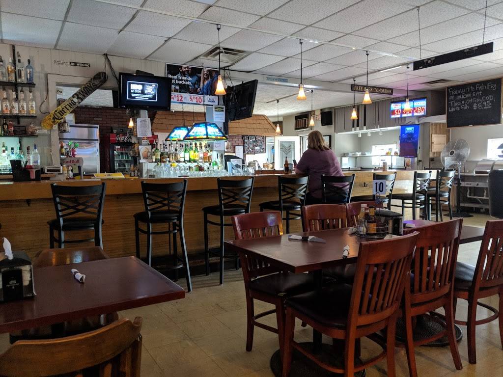 Coupes Bar & Grill | restaurant | 101 S Viking Vie, Lee, IL 60530, USA | 8158248405 OR +1 815-824-8405