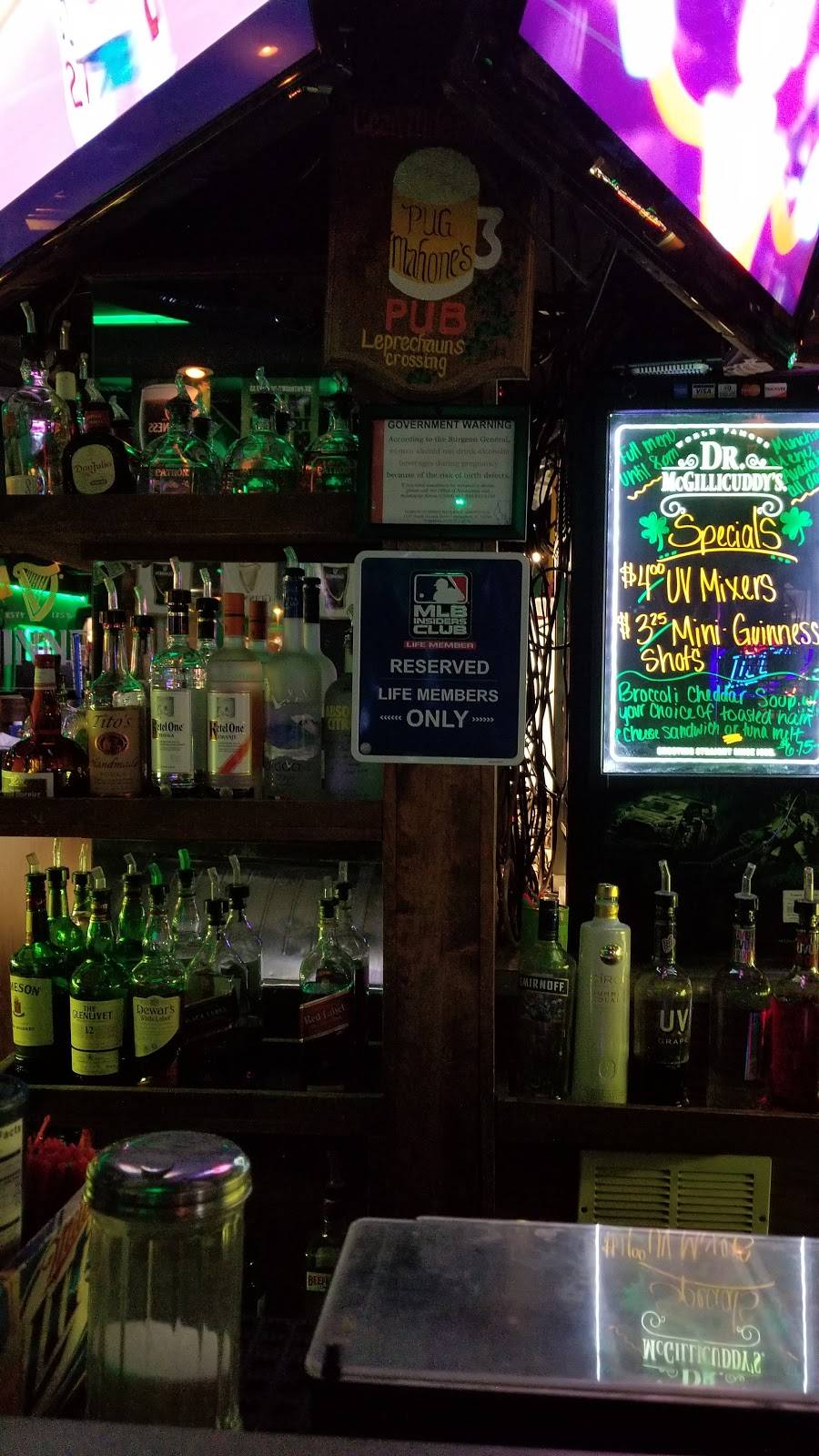 Pug Mahones Irish Pub & Grill | restaurant | 282 Grand Ave, Fox Lake, IL 60020, USA | 8475875078 OR +1 847-587-5078