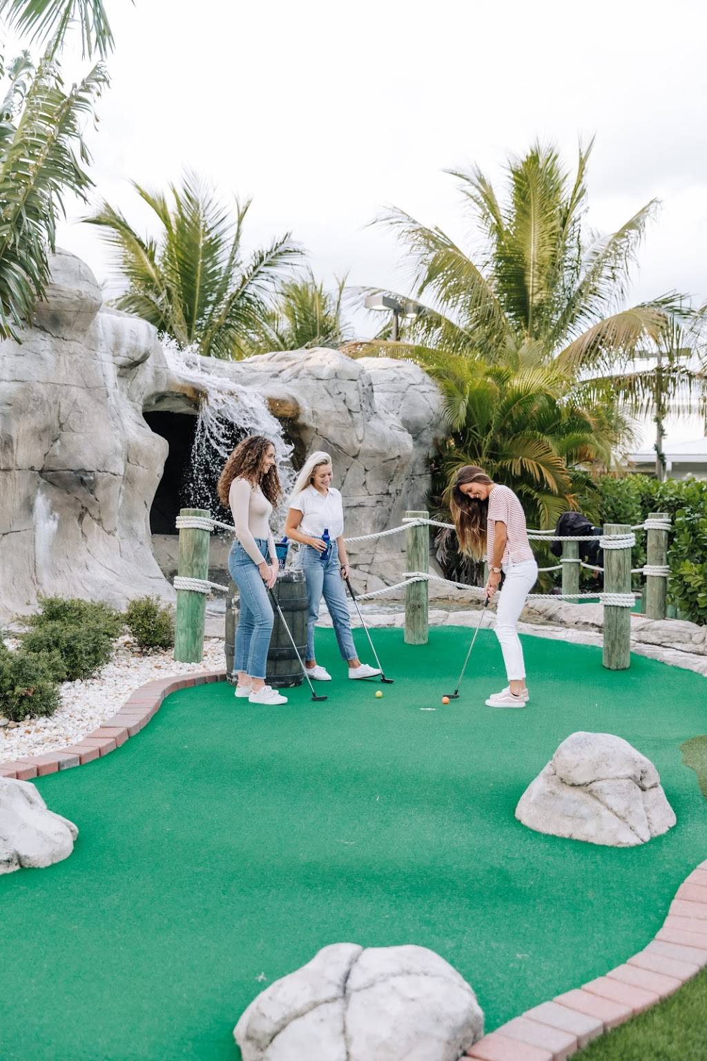 Lighthouse Cove Adventure Golf | restaurant | 617 N Hwy A1A, Jupiter, FL 33477, USA | 5612037965 OR +1 561-203-7965