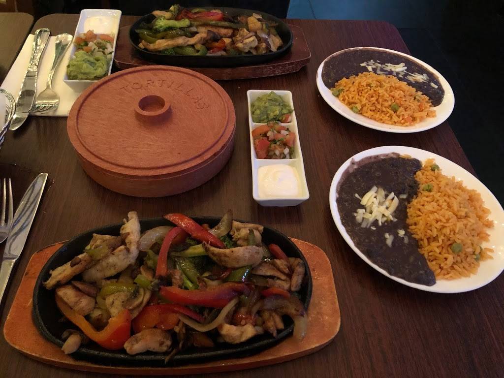 El Cacto | restaurant | 54 E 13th St, New York, NY 10003, USA | 2124775577 OR +1 212-477-5577