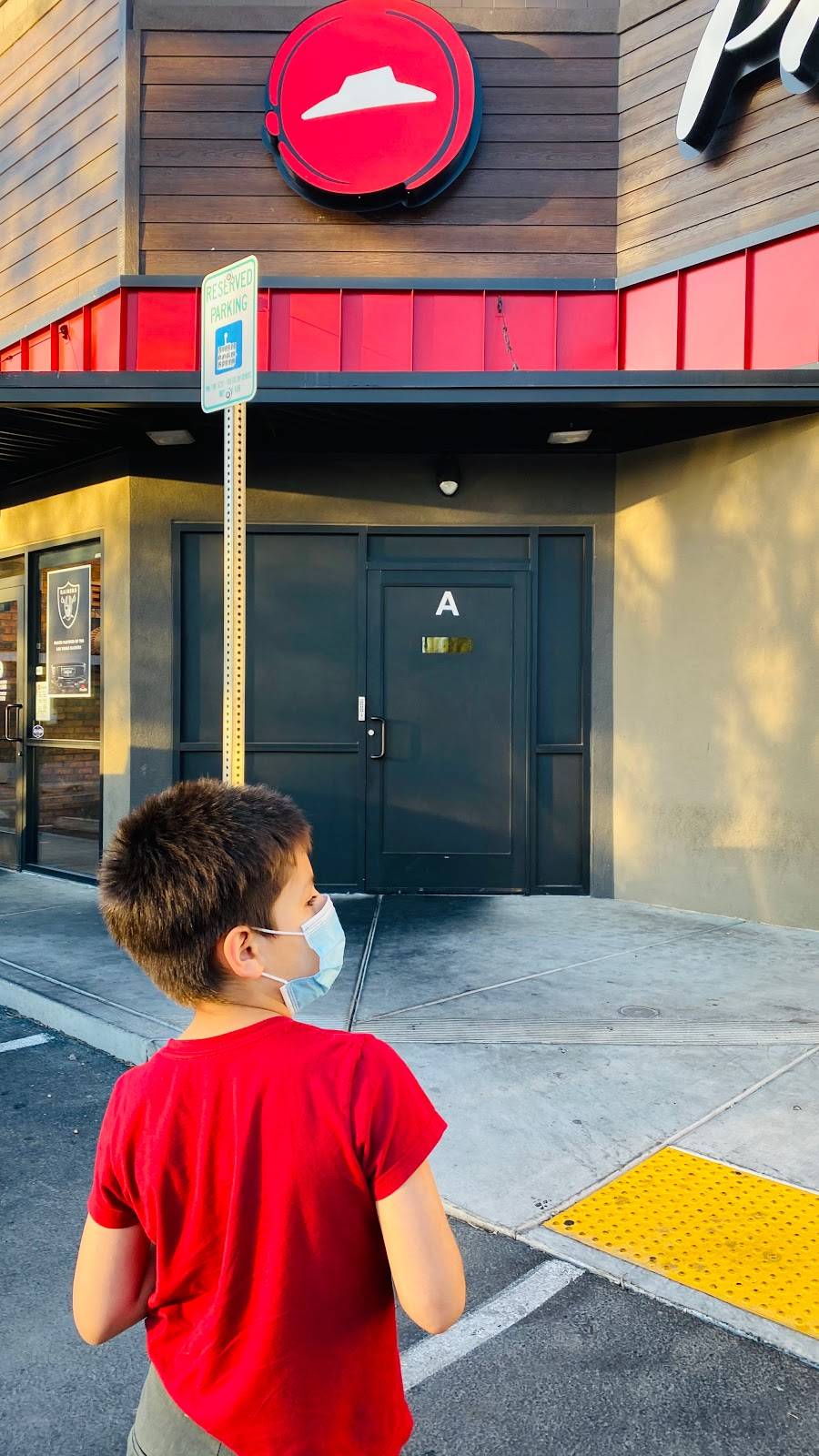 Pizza Hut | meal takeaway | 3950 S Mountain Vista St, Las Vegas, NV 89121, USA | 7028593095 OR +1 702-859-3095