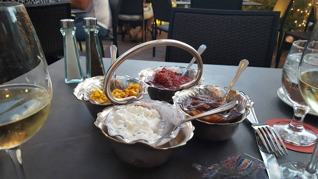 Bob Heilmans Beachcomber | restaurant | 447 Mandalay Ave, Clearwater Beach, FL 33767, USA | 7274424144 OR +1 727-442-4144