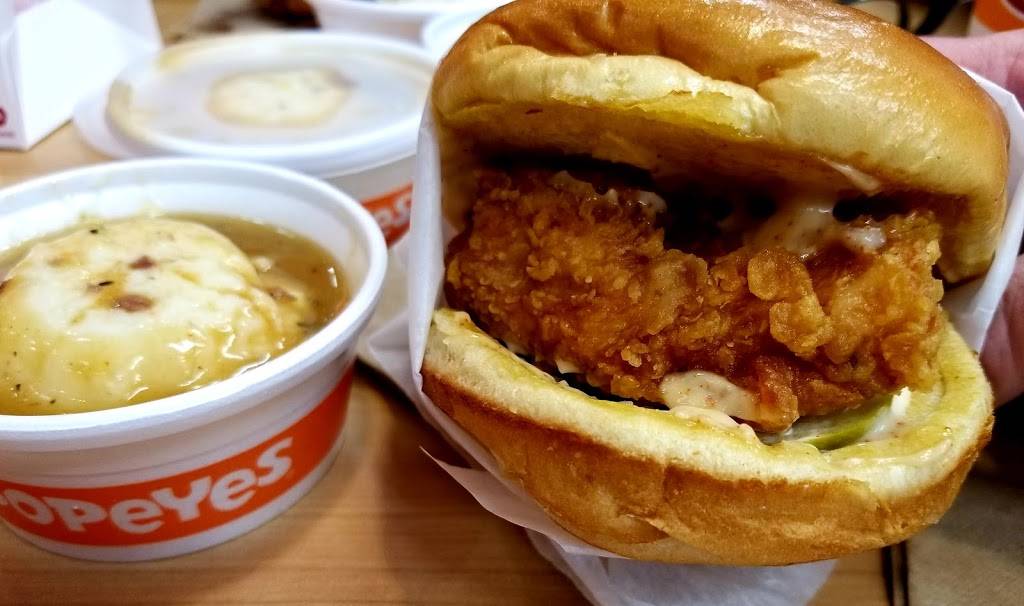 Popeyes Louisiana Kitchen | restaurant | 4570 Chambers Rd, Denver, CO 80239, USA | 7194840746 OR +1 719-484-0746