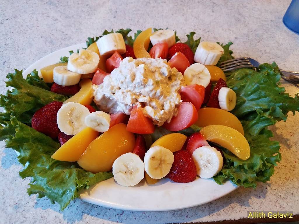 Mamas Daughters Diner | restaurant | 2610 Royal Ln, Dallas, TX 75229, USA | 9722418646 OR +1 972-241-8646