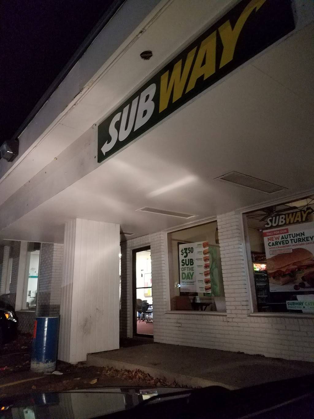 Subway | restaurant | 214 Amity Rd, Woodbridge, CT 06525, USA | 2033891218 OR +1 203-389-1218