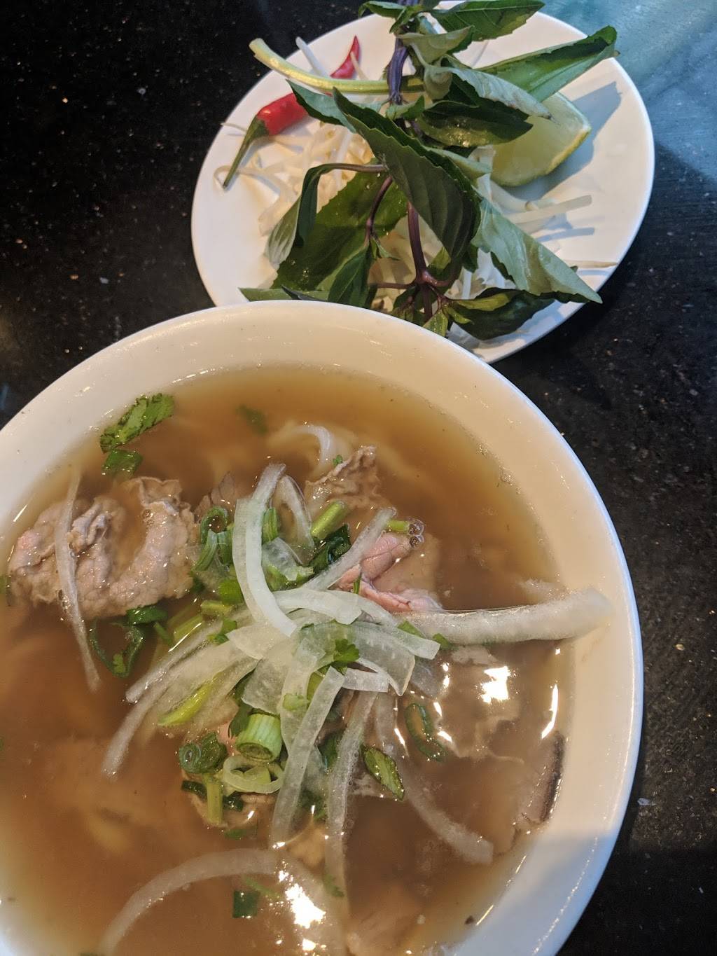 Pho Linh | restaurant | 1156 College St, Toronto, ON M6H 1B6, Canada | 4165163891 OR +1 416-516-3891