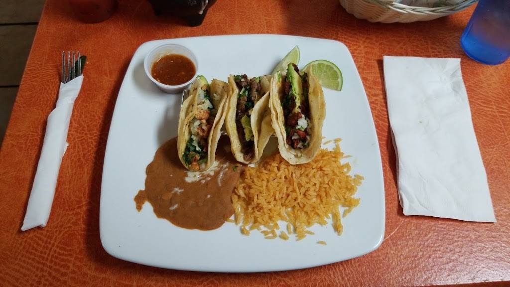 Medinas | restaurant | 302 W St John St, Girard, KS 66743, USA | 6207246364 OR +1 620-724-6364