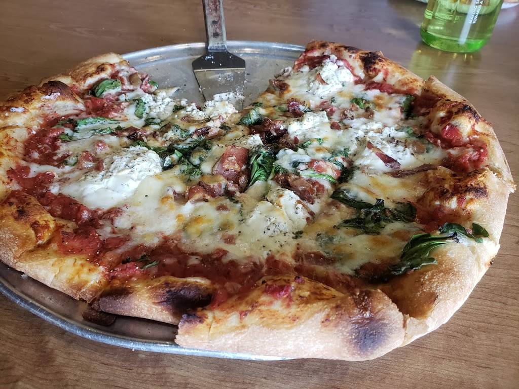 Classic Slice | restaurant | 2797 S Kinnickinnic Ave, Milwaukee, WI 53207, USA | 4142382406 OR +1 414-238-2406