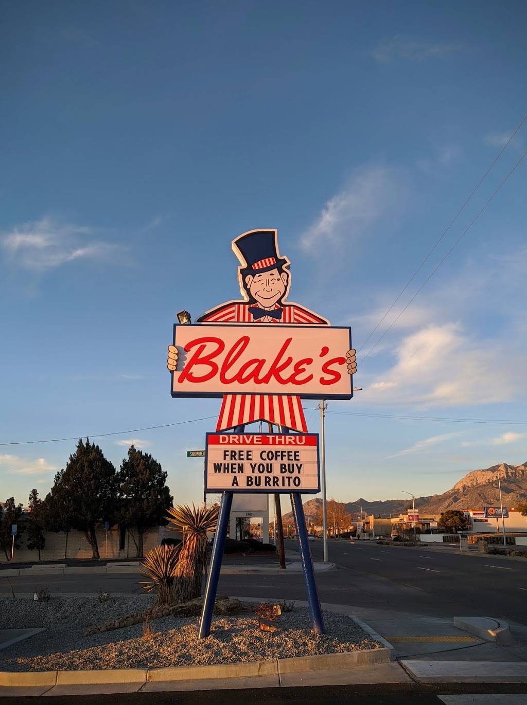 Blakes Lotaburger | restaurant | 1801 Juan Tabo Blvd NE, Albuquerque, NM 87112, USA | 5059160756 OR +1 505-916-0756
