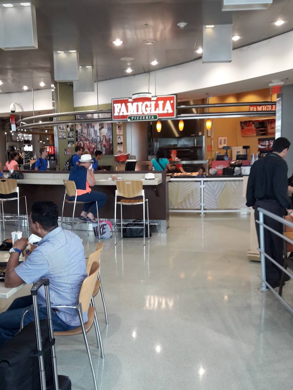 Famous Famiglia Pizzeria | restaurant | 2100 NW 42nd Ave, Miami, FL 33142, USA | 3058710559 OR +1 305-871-0559