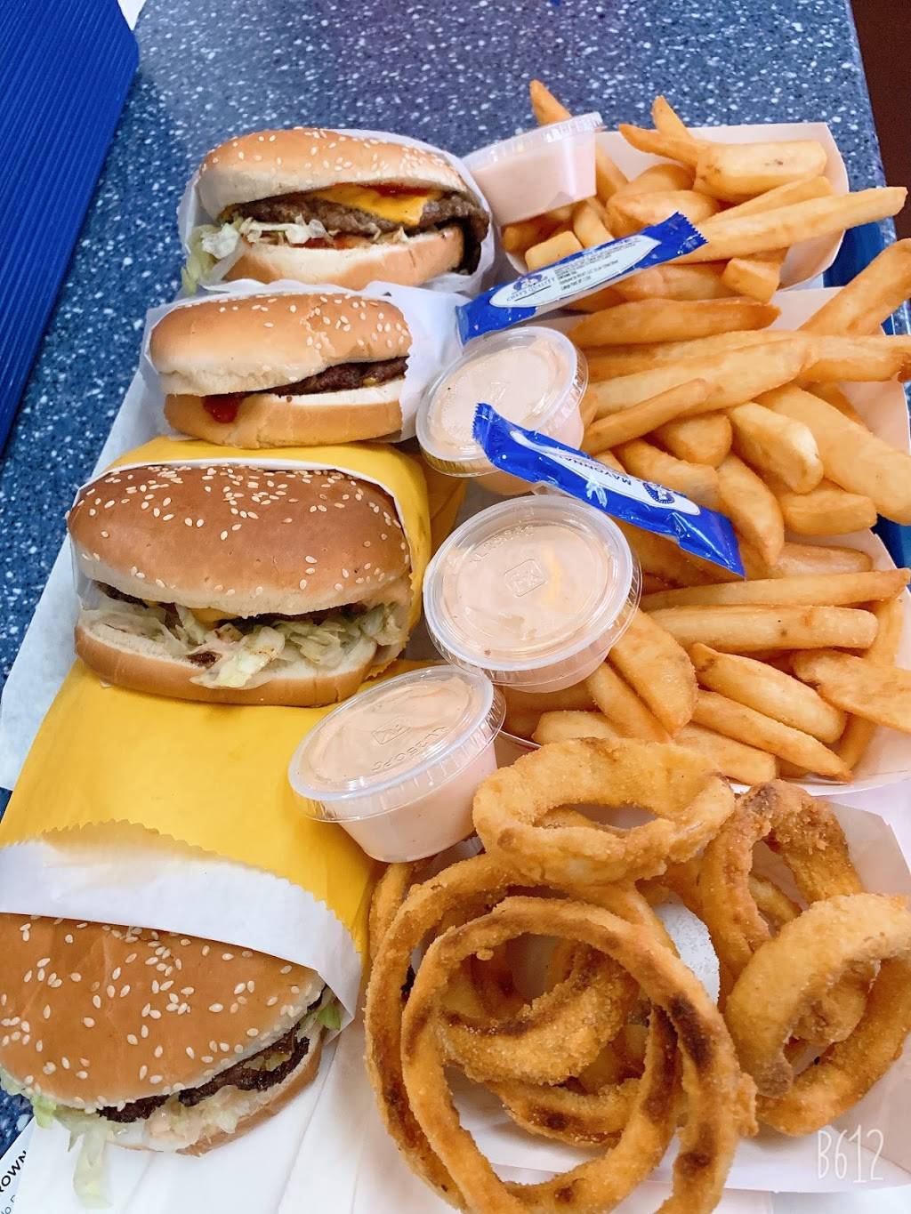 Crown Burgers | restaurant | 2192 S Colorado Blvd, Denver, CO 80222, USA | 3037539696 OR +1 303-753-9696