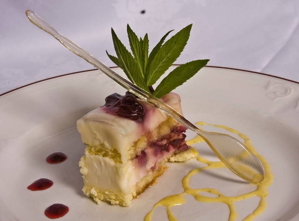 Restaurant La Maison Chez Nous | restaurant | 847 Rue Mountain, Granby, QC J2H 0L5, Canada | 4503722991 OR +1 450-372-2991