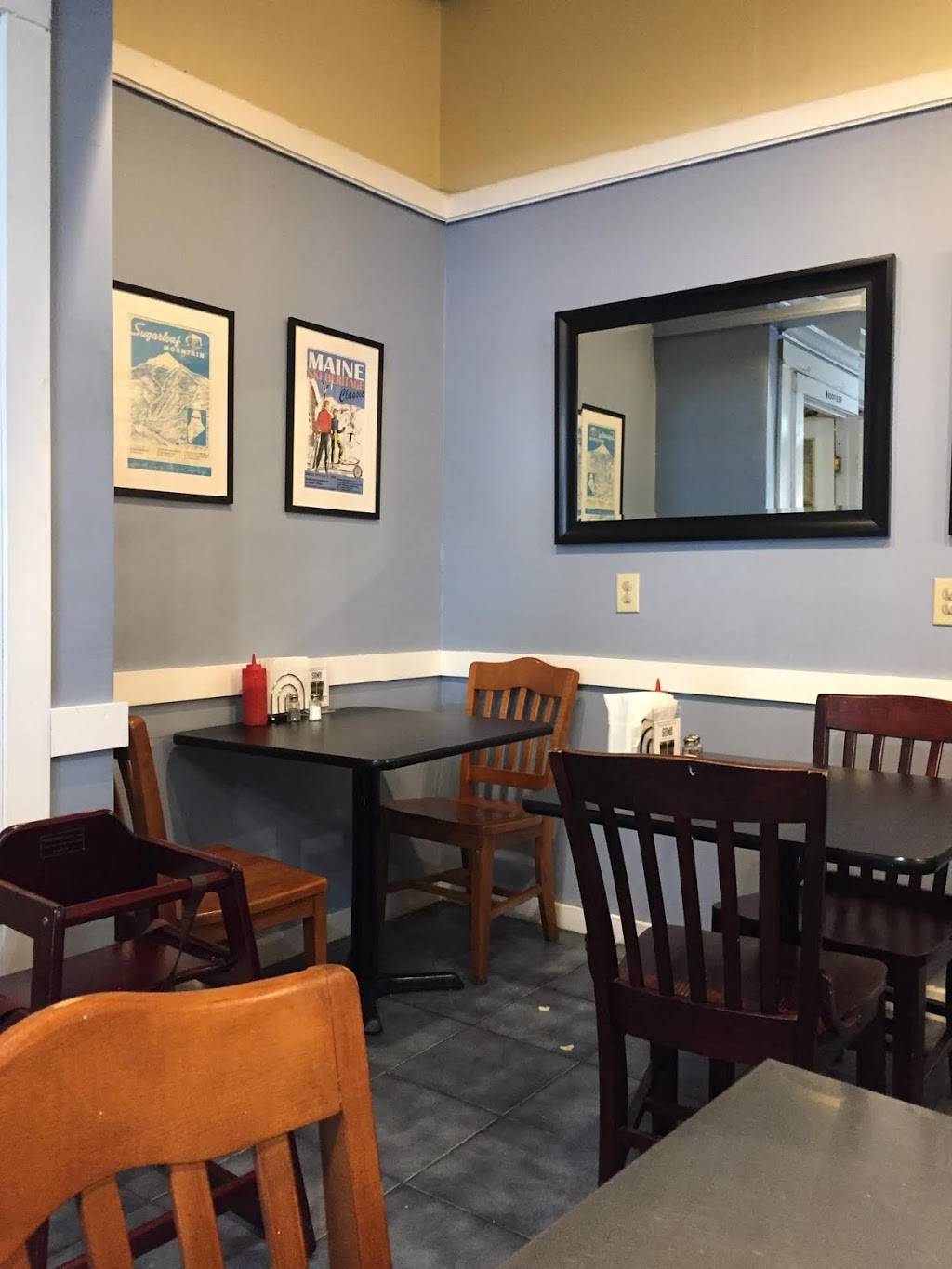 Fat Tomato Grill | restaurant | 241 York St #3, York, ME 03909, USA | 2073635333 OR +1 207-363-5333