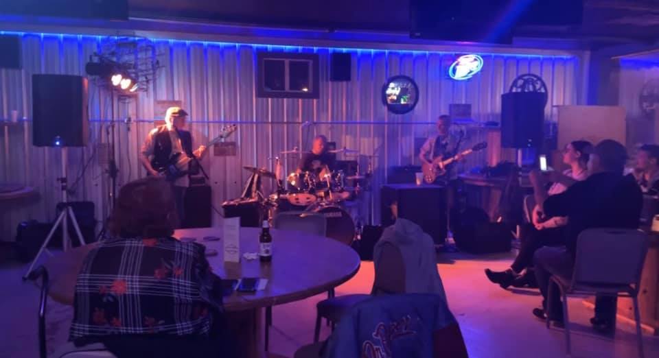 Quinns Corner | restaurant | 518 N Harrison St, Alexandria, IN 46001, USA | 7657052100 OR +1 765-705-2100