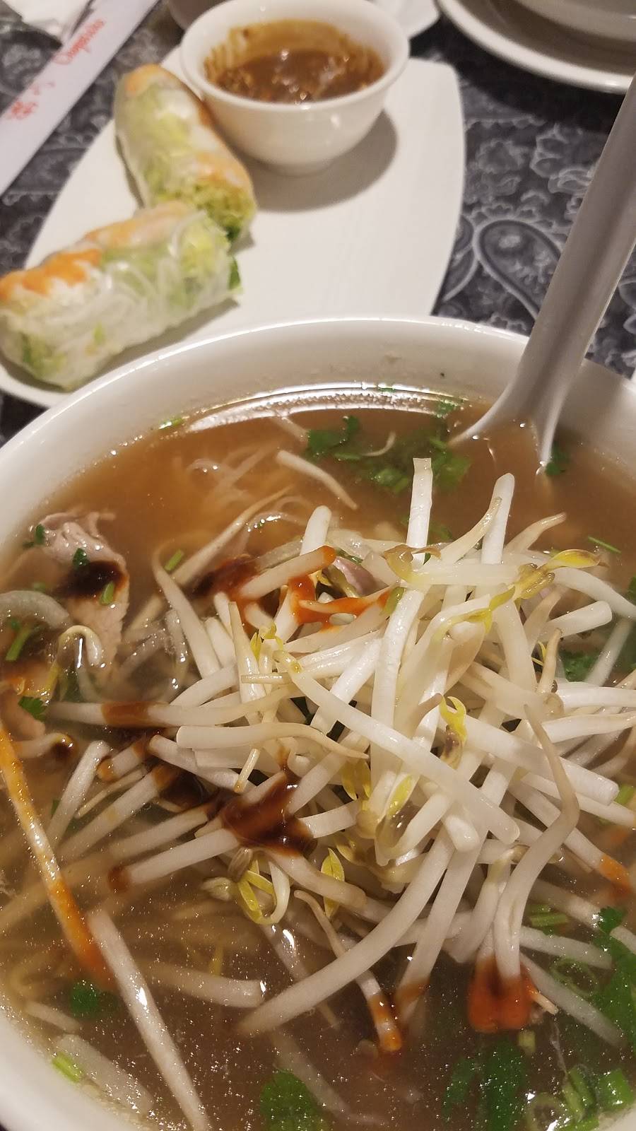Les Pho | restaurant | W63N146 Washington Ave, Cedarburg, WI 53012, USA | 2622048169 OR +1 262-204-8169