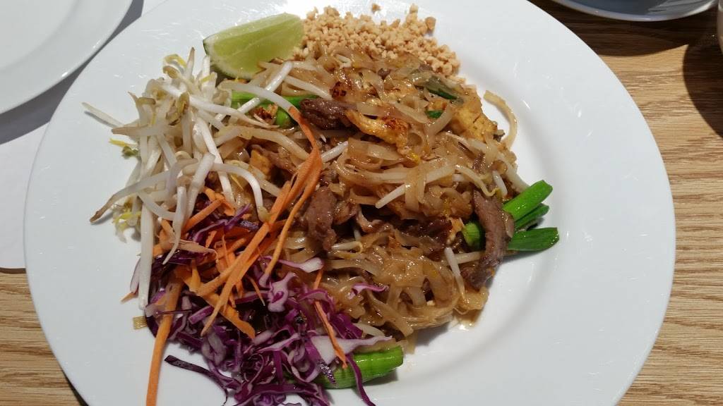 The Elephant Thai Cuisine | restaurant | 5353 W Devon Ave, Chicago, IL 60646, USA | 7734671168 OR +1 773-467-1168