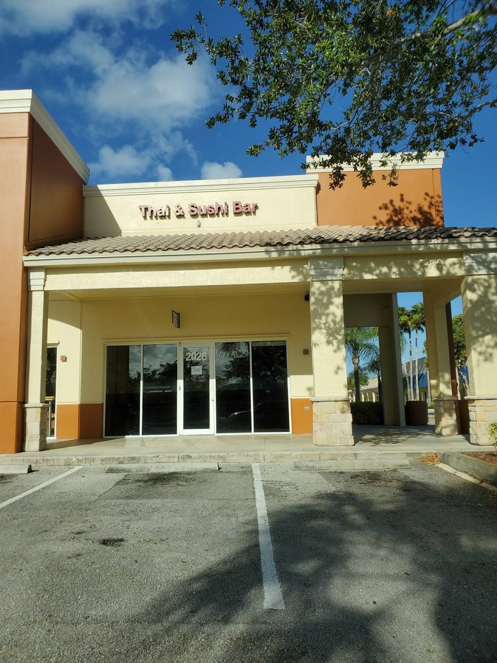 BAITONG Thai & Sushi Bar Restaurant | restaurant | 2026 N Flamingo Rd, Pembroke Pines, FL 33028, USA | 9544982459 OR +1 954-498-2459