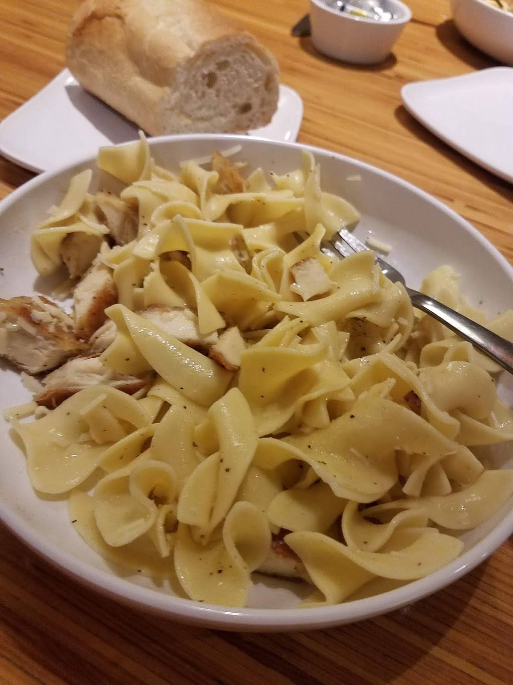 Noodles and Company | restaurant | 4859 S 76th St, Greenfield, WI 53220, USA | 4148312910 OR +1 414-831-2910