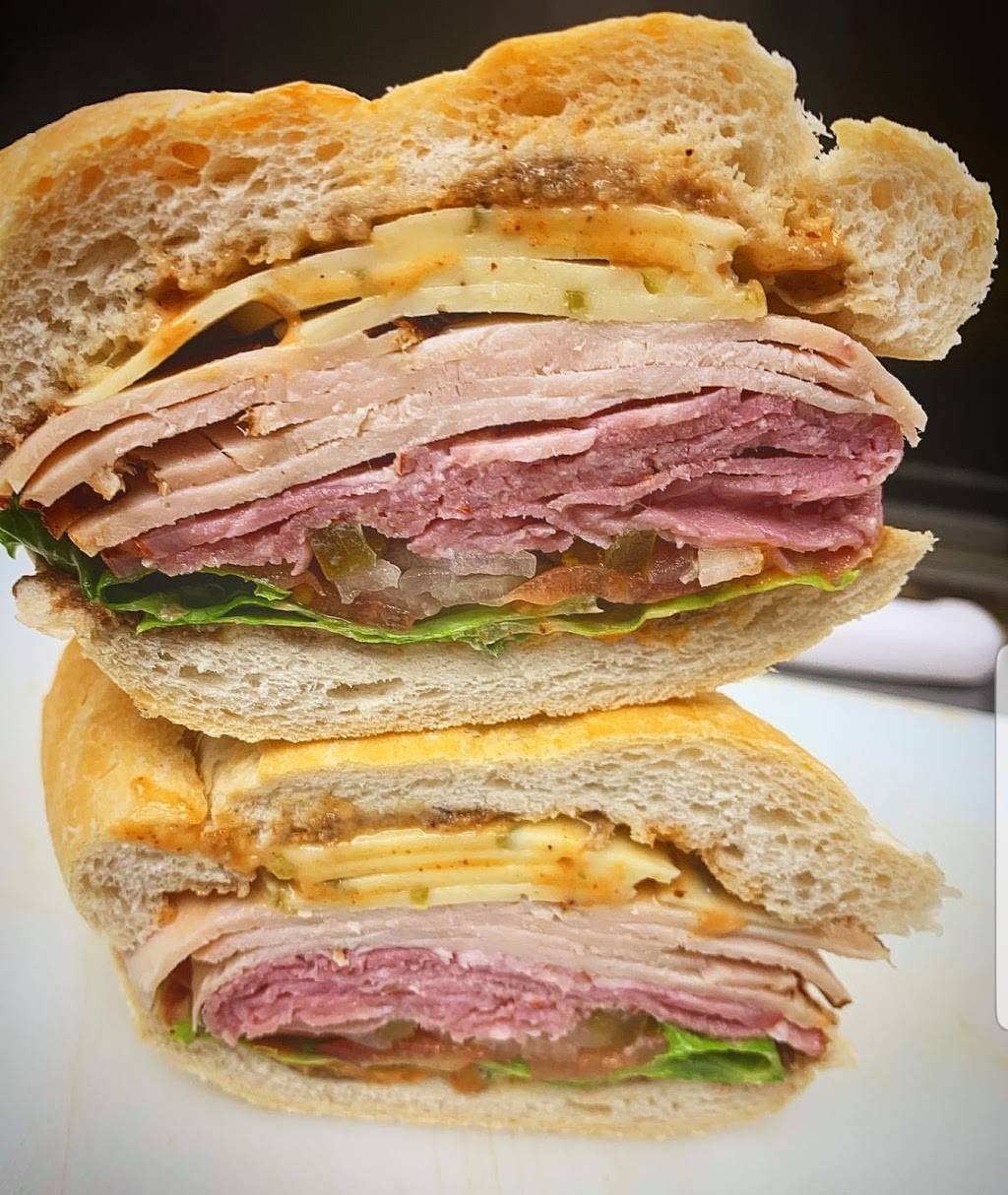 Vivola Express | restaurant | 1911 Schuetz Rd, Maryland Heights, MO 63043, USA | 3149953900 OR +1 314-995-3900