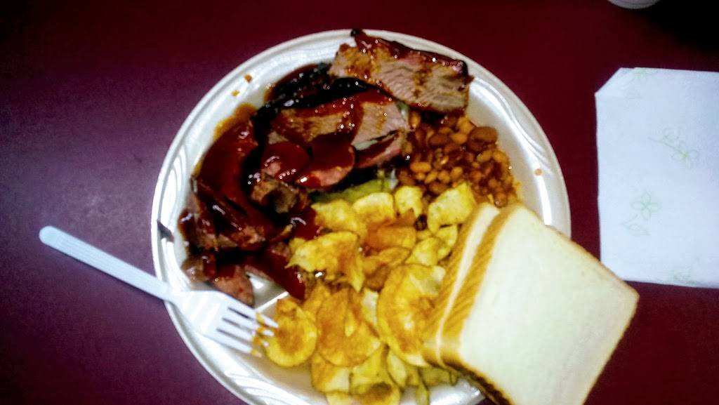 Chucks BarBQ & Burgers | restaurant | 268 FM 105, Silsbee, TX 77656, USA | 4092761100 OR +1 409-276-1100