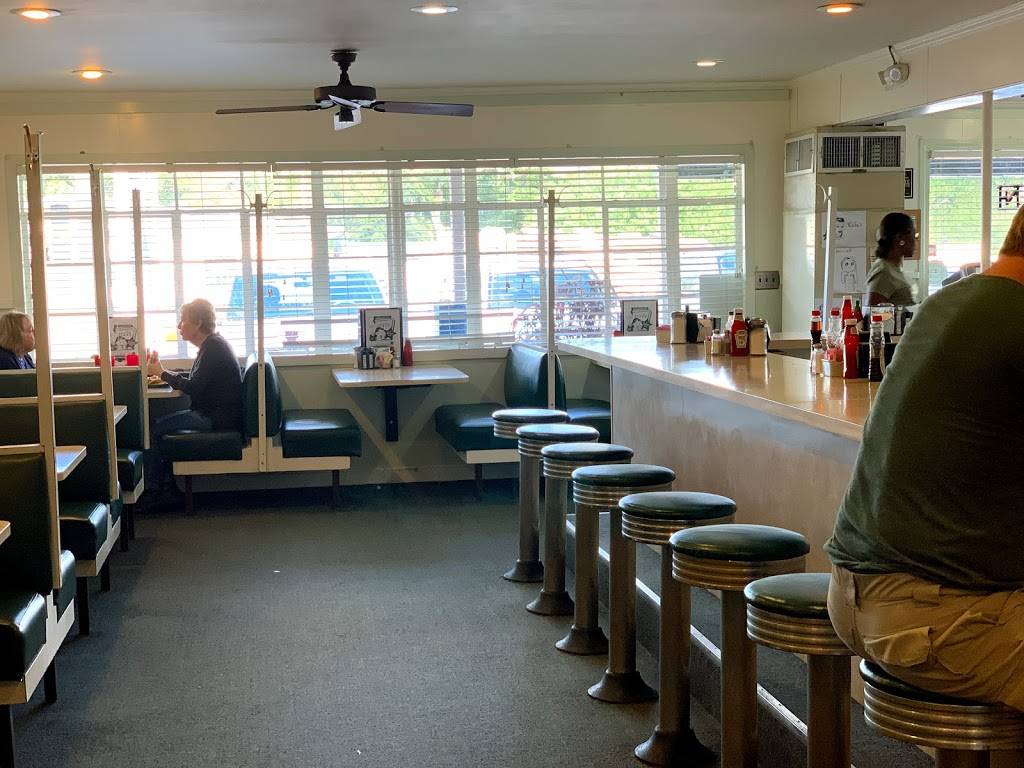 Lindas Winter Park Diner | restaurant | 1700 W Fairbanks Ave, Winter Park, FL 32789, USA | 4076442343 OR +1 407-644-2343