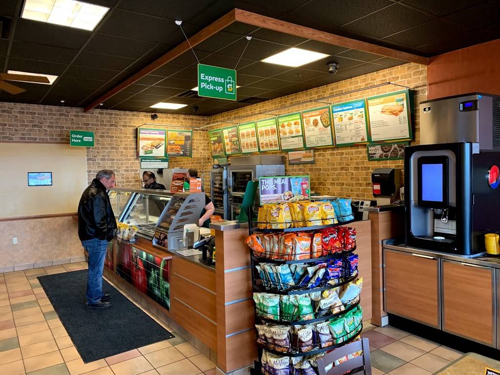 Subway | restaurant | Best Buy plaza, 61 Lynden Rd, Brantford, ON N3R 7J9, Canada | 5197588881 OR +1 519-758-8881
